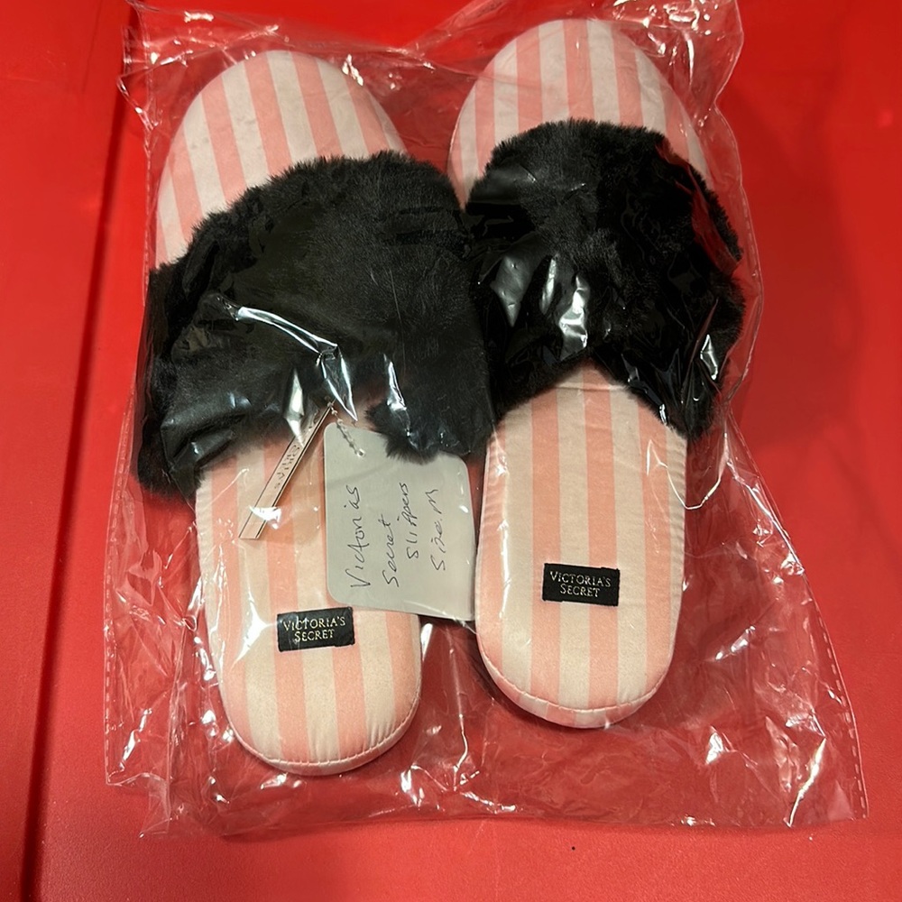 NWT Victoria Secret House Slippers Medium